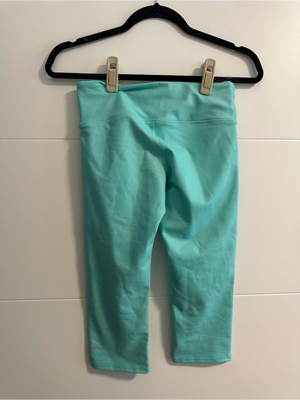 Alo Yoga Cropped Capri Leggings - Picture 2 of 2